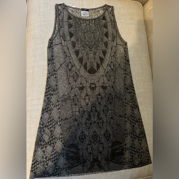 Iconic Chanel Dress sz 38 featured in Karl Lagerfeld’s 2010 Cruise Collection - Picture 5 of 12